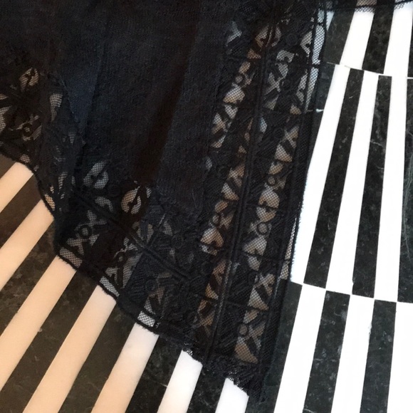 🌈NWT🌈 Long sleeved black lacy top - Picture 3 of 5